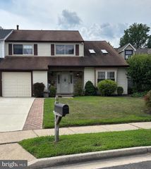 4 IRONGATE DR, Voorhees, NJ 08043