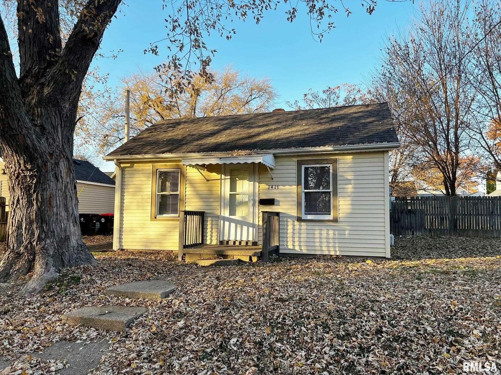 1411 E CRESTWOOD Drive, Peoria, IL 61614