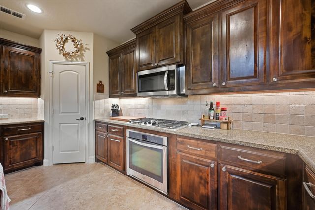 6917 Bobwhite Drive, North Richland Hills, TX 76182