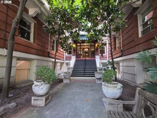 2083 Nw JOHNSON St 63, Portland, OR 97209