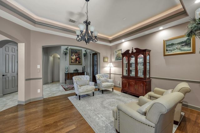 90 Player Oaks Place, The Woodlands, TX 77382