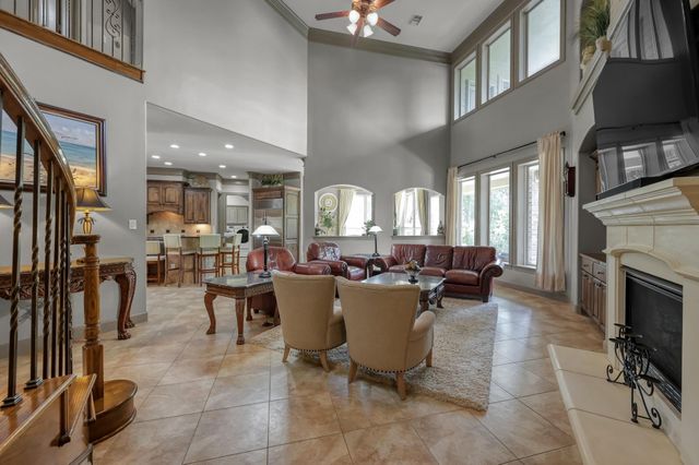 90 Player Oaks Place, The Woodlands, TX 77382