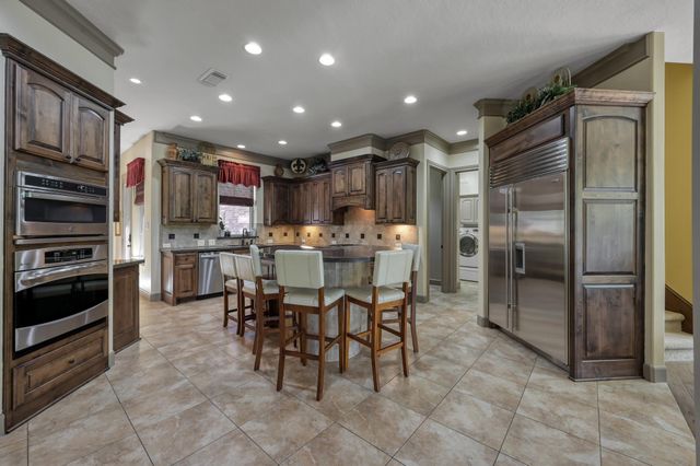 90 Player Oaks Place, The Woodlands, TX 77382