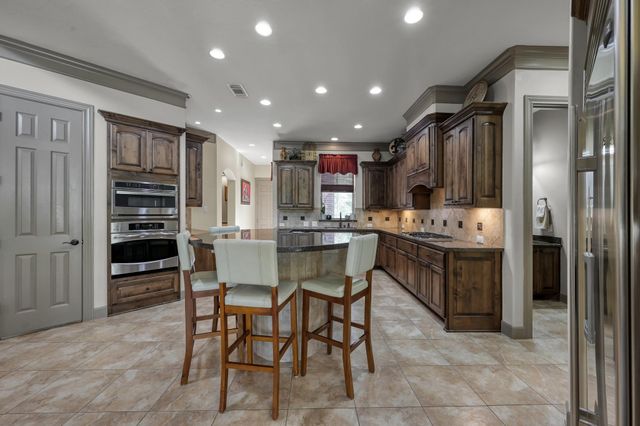 90 Player Oaks Place, The Woodlands, TX 77382