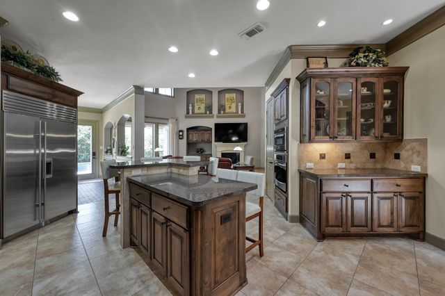 90 Player Oaks Place, The Woodlands, TX 77382