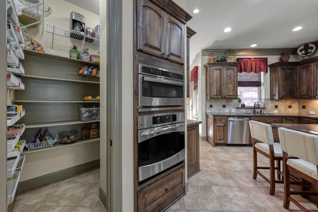 90 Player Oaks Place, The Woodlands, TX 77382