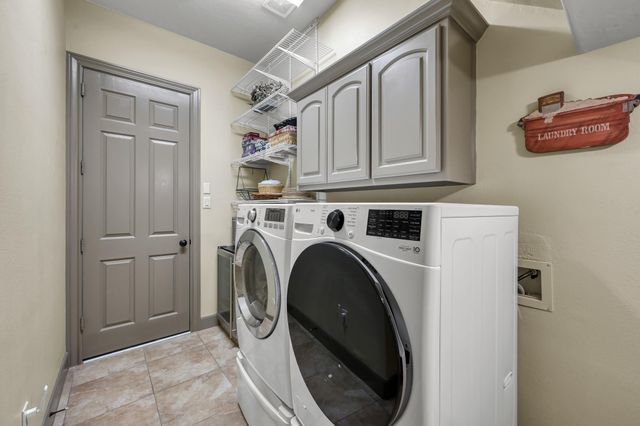 90 Player Oaks Place, The Woodlands, TX 77382