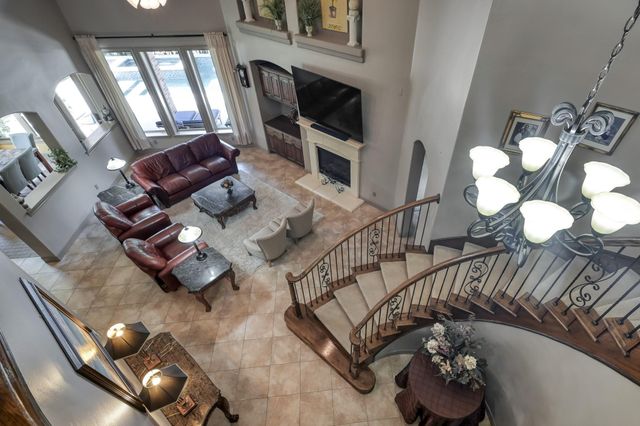 90 Player Oaks Place, The Woodlands, TX 77382