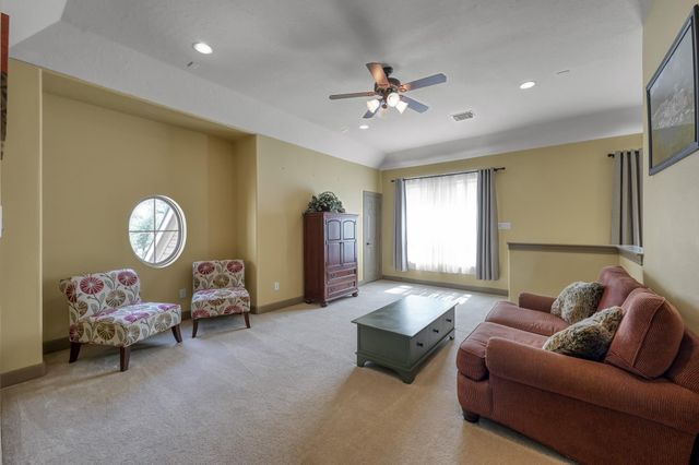90 Player Oaks Place, The Woodlands, TX 77382