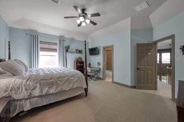 90 Player Oaks Place, The Woodlands, TX 77382