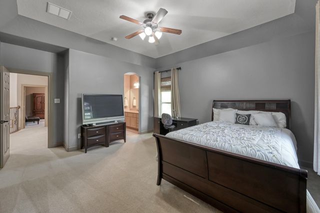 90 Player Oaks Place, The Woodlands, TX 77382