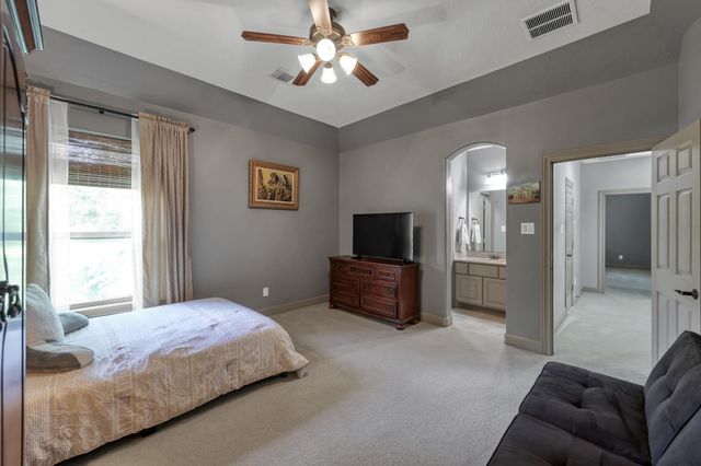 90 Player Oaks Place, The Woodlands, TX 77382