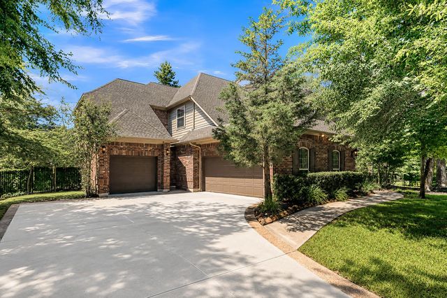 90 Player Oaks Place, The Woodlands, TX 77382