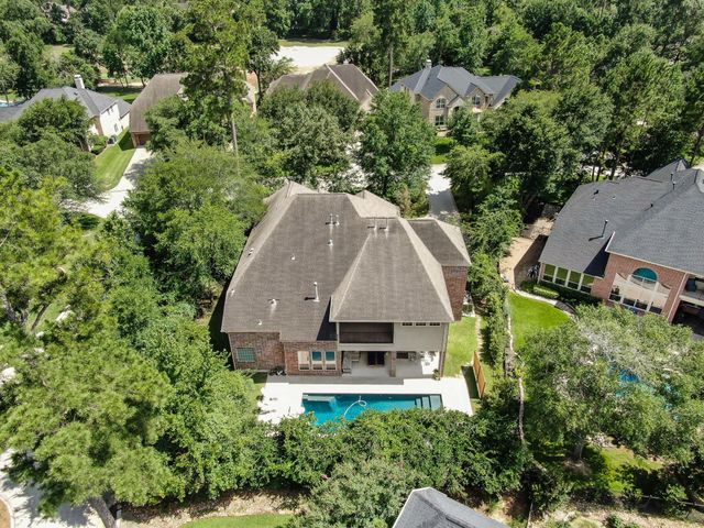 90 Player Oaks Place, The Woodlands, TX 77382