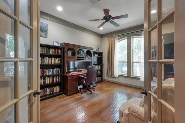 90 Player Oaks Place, The Woodlands, TX 77382