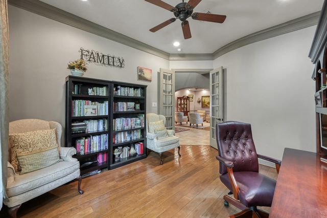 90 Player Oaks Place, The Woodlands, TX 77382