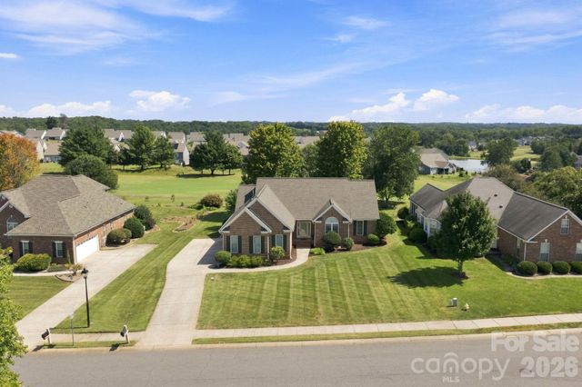 137 Fox Den Circle, Statesville, NC 28677
