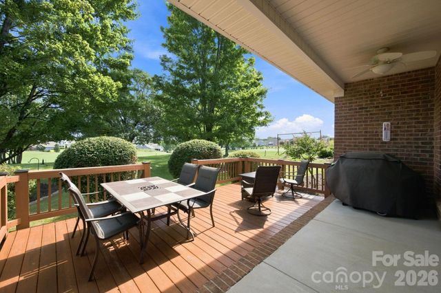 137 Fox Den Circle, Statesville, NC 28677