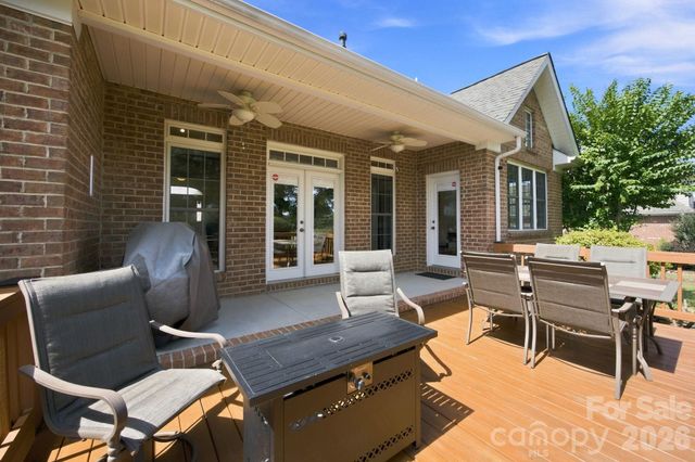 137 Fox Den Circle, Statesville, NC 28677