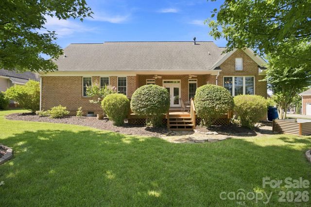137 Fox Den Circle, Statesville, NC 28677