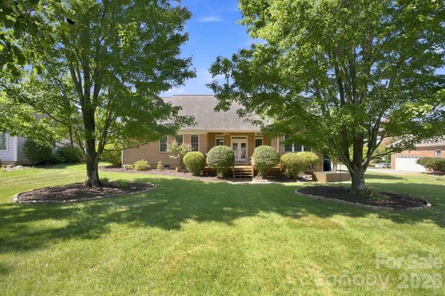 137 Fox Den Circle, Statesville, NC 28677