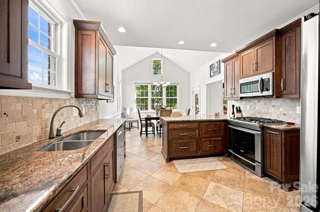137 Fox Den Circle, Statesville, NC 28677