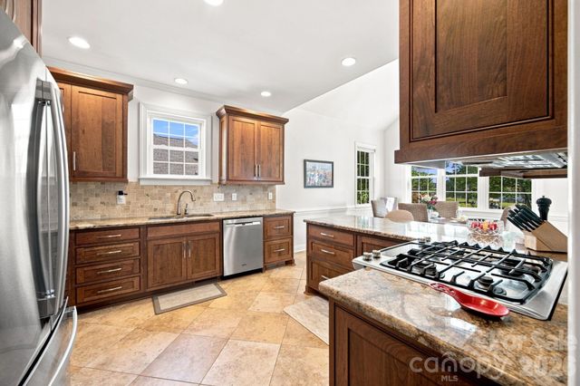137 Fox Den Circle, Statesville, NC 28677