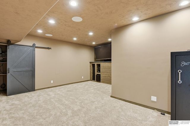 15109 Gilder Avenue, Bennington, NE 68007