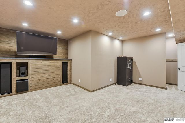 15109 Gilder Avenue, Bennington, NE 68007