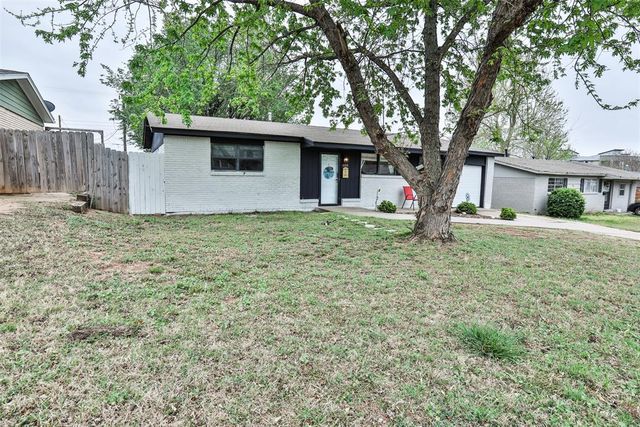 608 SW 15 Street, Moore, OK 73160