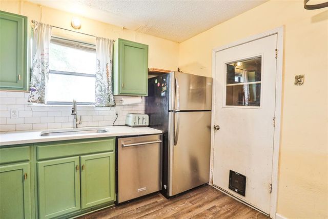 608 SW 15 Street, Moore, OK 73160