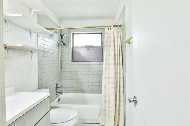 608 SW 15 Street, Moore, OK 73160