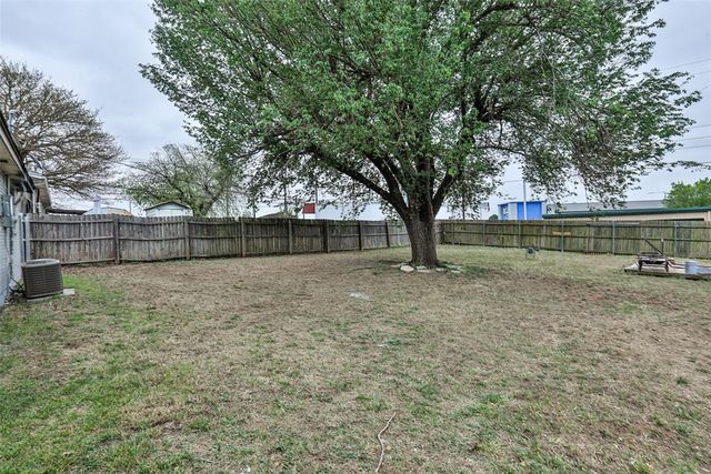 608 SW 15 Street, Moore, OK 73160