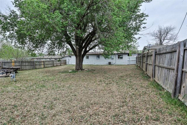 608 SW 15 Street, Moore, OK 73160