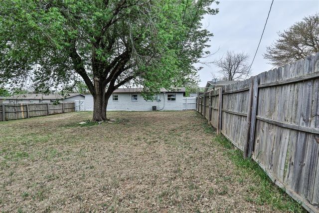 608 SW 15 Street, Moore, OK 73160