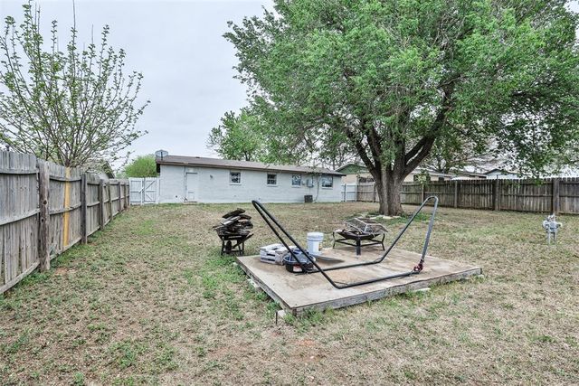 608 SW 15 Street, Moore, OK 73160