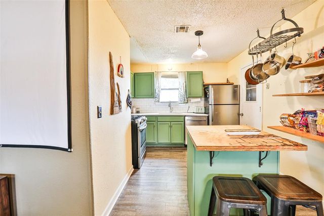 608 SW 15 Street, Moore, OK 73160