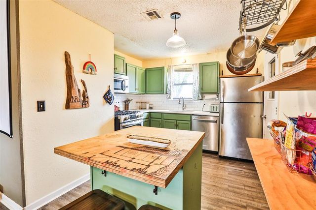 608 SW 15 Street, Moore, OK 73160