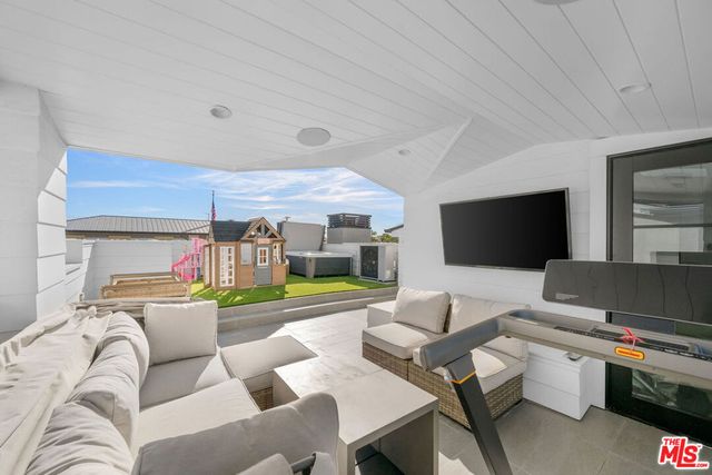 413 Marigold Avenue, Corona Del Mar, CA 92625