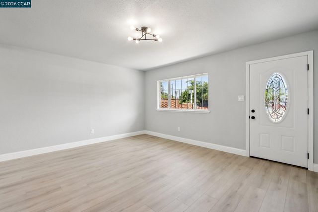 105 Phelan Ave, Vallejo, CA 94590
