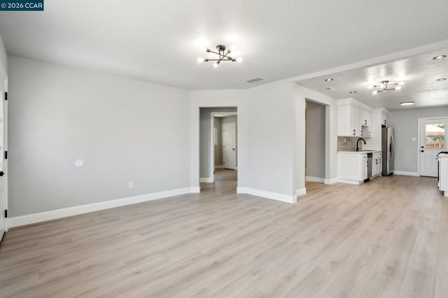 105 Phelan Ave, Vallejo, CA 94590