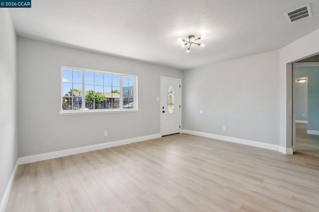 105 Phelan Ave, Vallejo, CA 94590