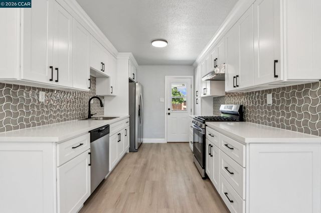 105 Phelan Ave, Vallejo, CA 94590