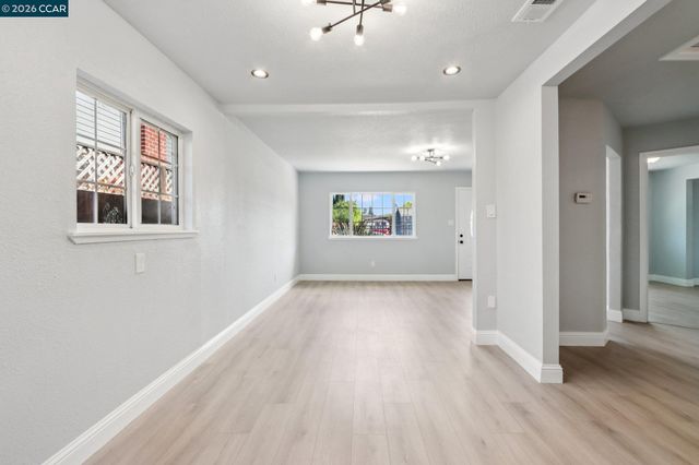 105 Phelan Ave, Vallejo, CA 94590