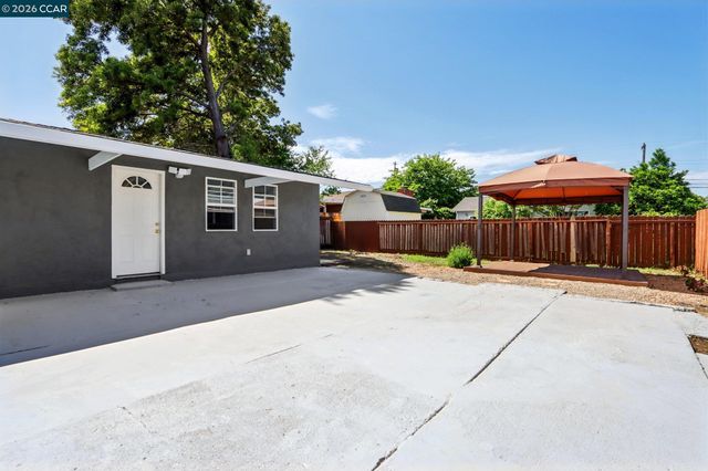 105 Phelan Ave, Vallejo, CA 94590
