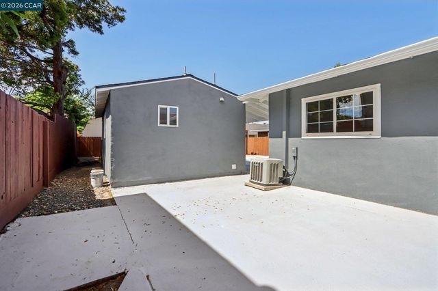 105 Phelan Ave, Vallejo, CA 94590