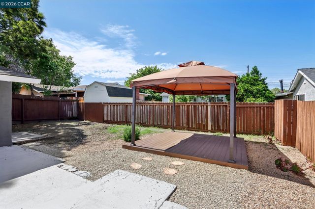 105 Phelan Ave, Vallejo, CA 94590