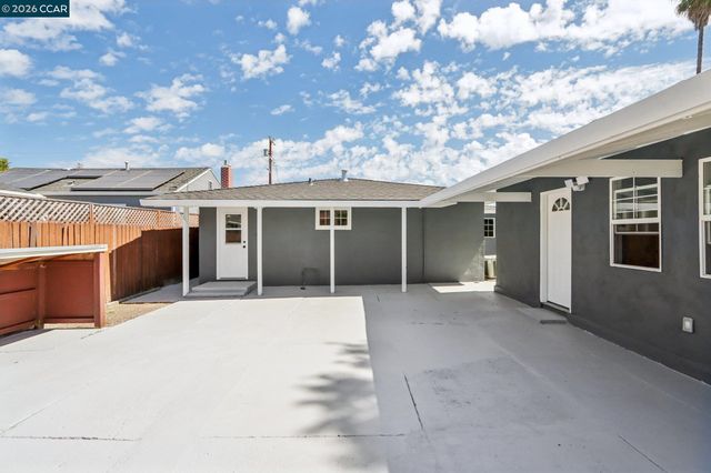 105 Phelan Ave, Vallejo, CA 94590