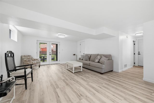1400 Ohio Ave, White Oak, PA 15131