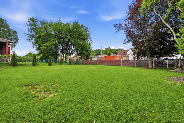 1400 Ohio Ave, White Oak, PA 15131